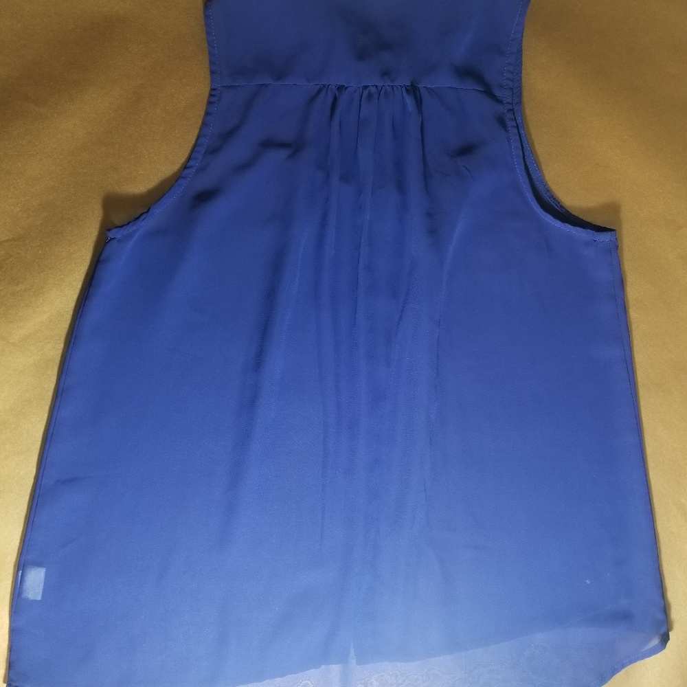 Tops - Picture 4 of 6